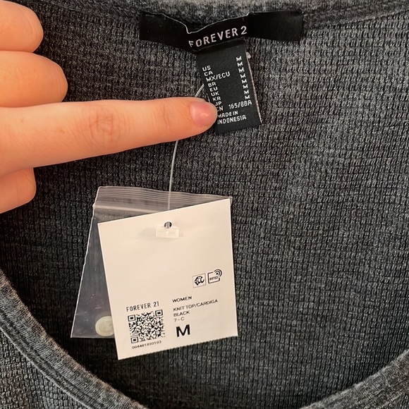 Forever 21 Crop Top. - Picture 2 of 3